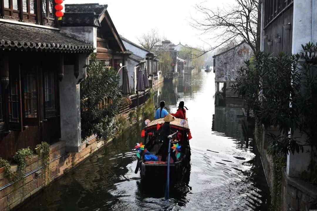 阳逻街:人大代表寒冬送温馨温暖老人心